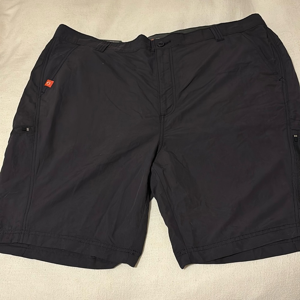 NWT Men’s The American Outdoorsman Navy water repellent cargo shorts XXL
